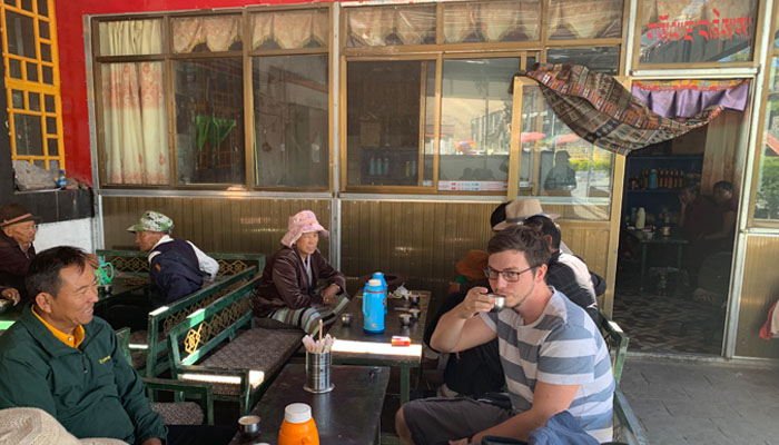 Experience true Tibetan culture in the Lhasa Tea House Experience true Tibetan culture in the Lhasa Tea House
