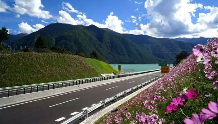 Lhasa Nyingchi Expressway
