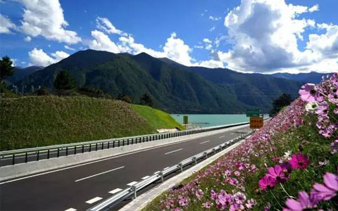 How to Get to Nyingchi, Tibet? By Flight, Overland or Train?