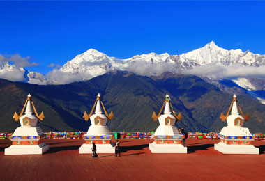 Visit Meili Snow Mountain in Feilai Monastery