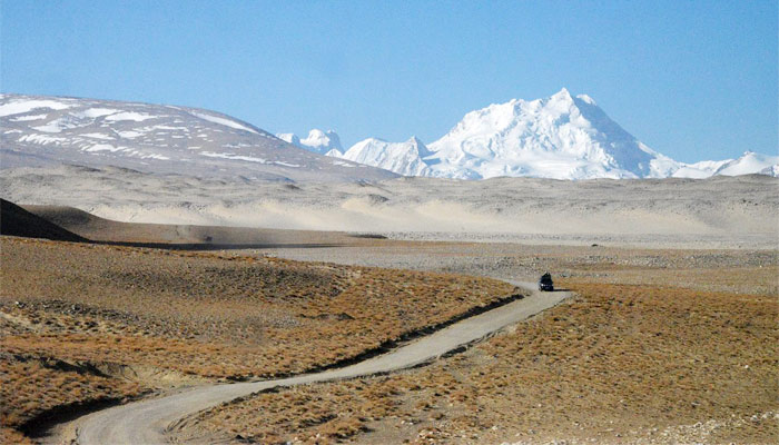  Everest Road conditions at former times