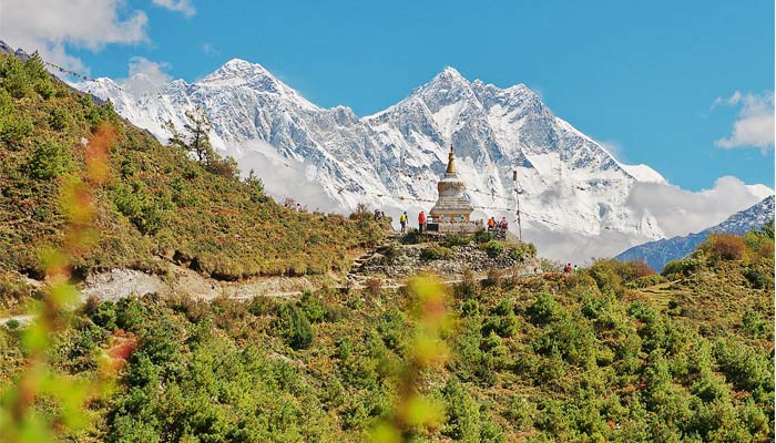 Trekking to EBC in Spring