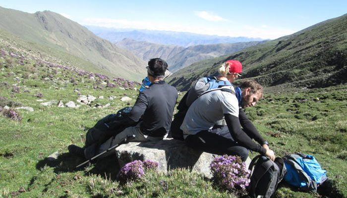 Having a quick meal during the trek