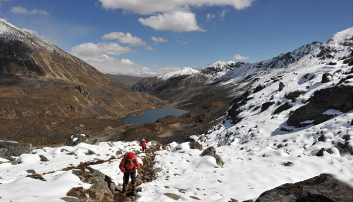 Climbing the Shauwula Pass is hard and tricky