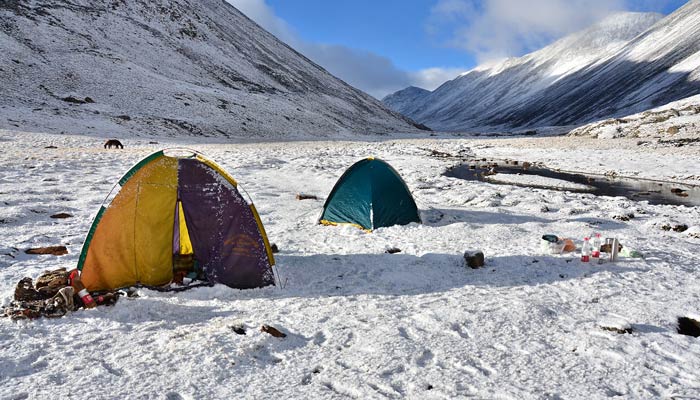 You should carry a quality tent which is capable of withstanding gales and storm