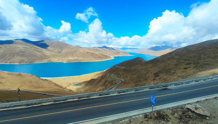 Tibet Everest Base Camp overland tour via Yamdrok Lake