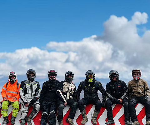 motorbiking in tibet