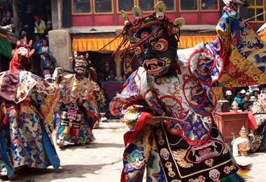 Dance performance in Saga Dawa Festival