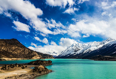  Ranwok Lake, together with Lhegu Glacier is a perfect combination of Alps of Swiss and Jiuzaigou.