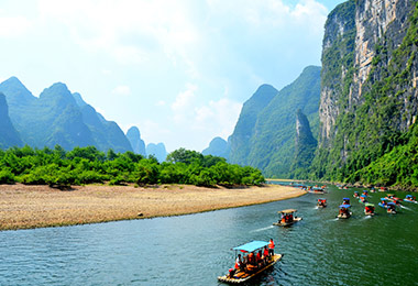 Enjoy bamboo cruise on Live River