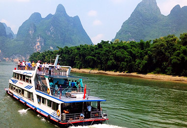 Experience Li River cruise from Guilin to Yangshuo