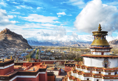 The highlight of a visit to Gyantse is the magnificent tiered Kumbum which has 77 chapels on 6 floors