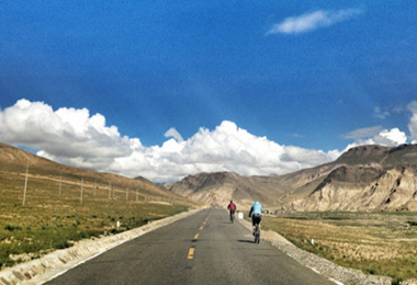 On the way to Shigatse, you may see some travelers taking their cycling trip.