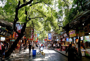 Eat local snacks in Muslim Quarter