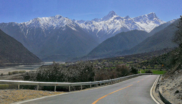 Sichuan-Tibet Highway via Nyingchi