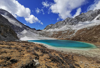 Daocheng Yading Five Color Lake