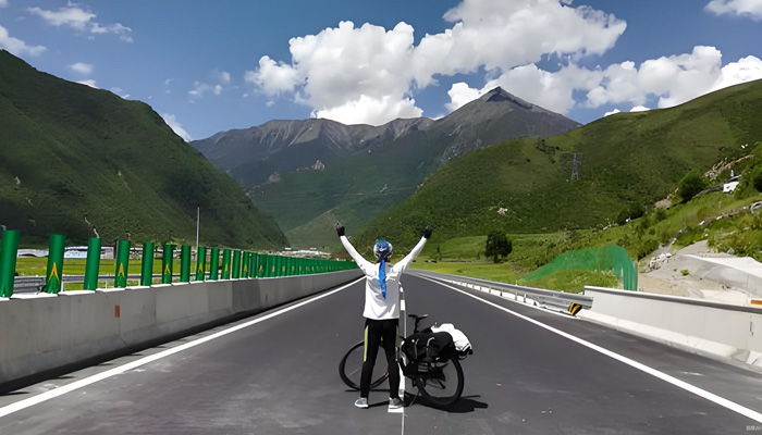 Chengdu to Lhasa cycling tour