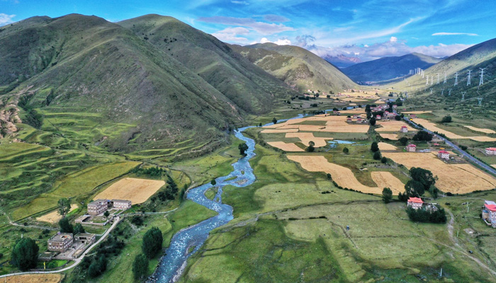 Chengdu to Lhasa Highway via Xinduqiao