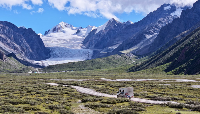Nyingchi Midui Glacier