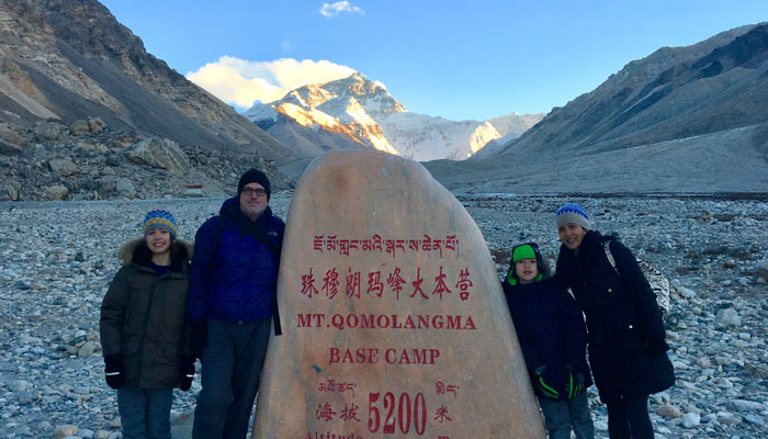 Attention kids acclimatization to the high altitude of the Tibetan
