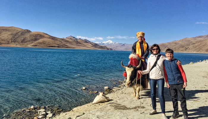 Lake Yamdrok tour with kid