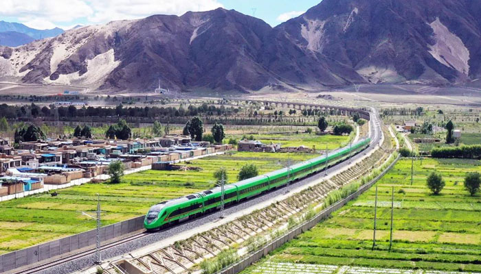 Lhasa to Shigatse high-speed train