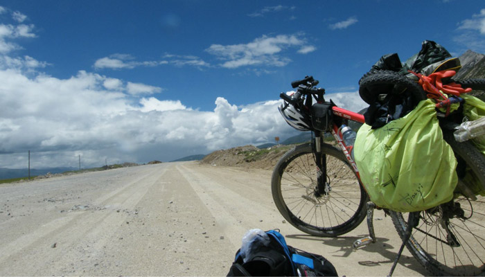 Packing things for Lhasa-Namtso Lake cycling trip