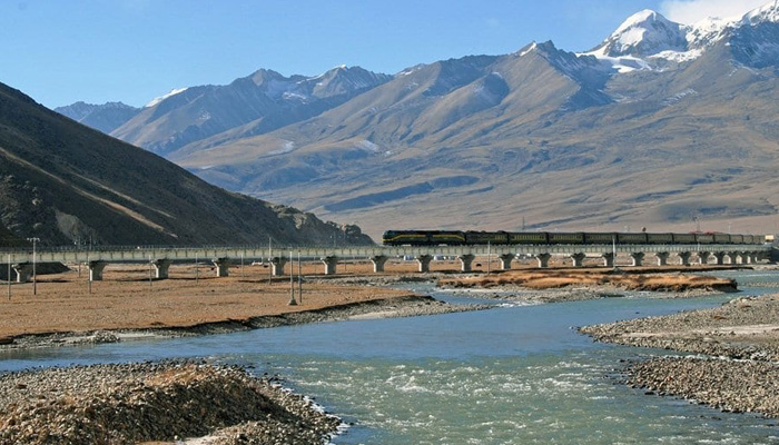 Scenic views along the Qinghai-Tibet Railway from Beijing to Lhasa