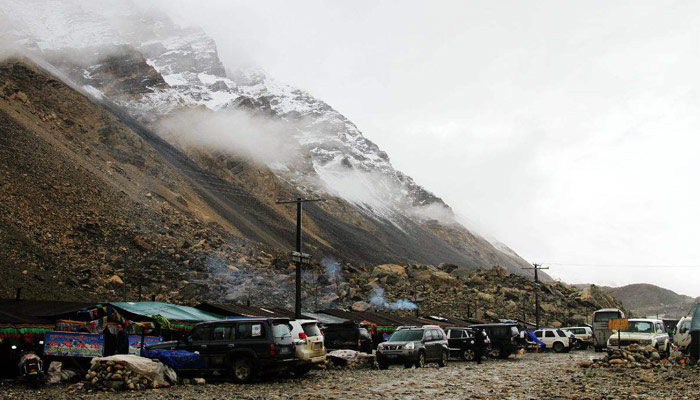 There are small villages that offer some basic accommodations