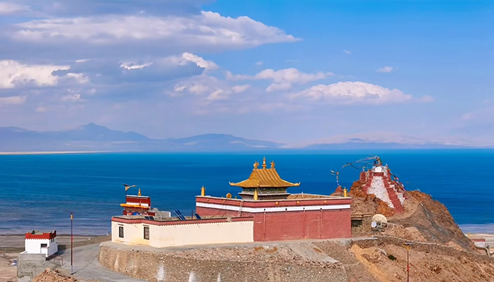 Chiu Monastery Overlooking Lake Mansarovar