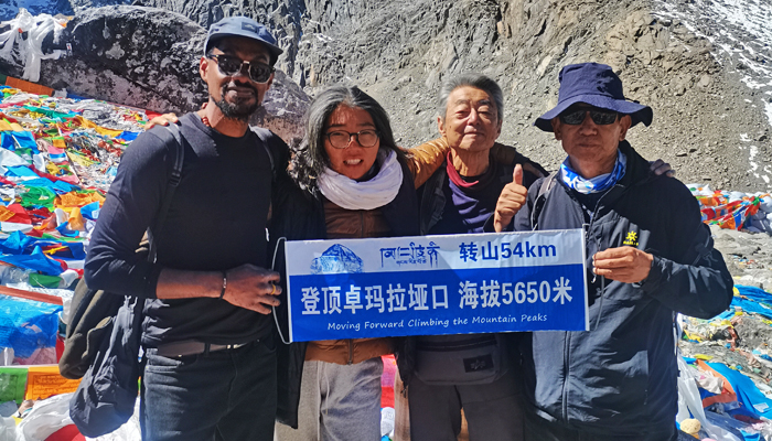 Travelers crossing Dolma La Pass during the Mount Kailash Kora