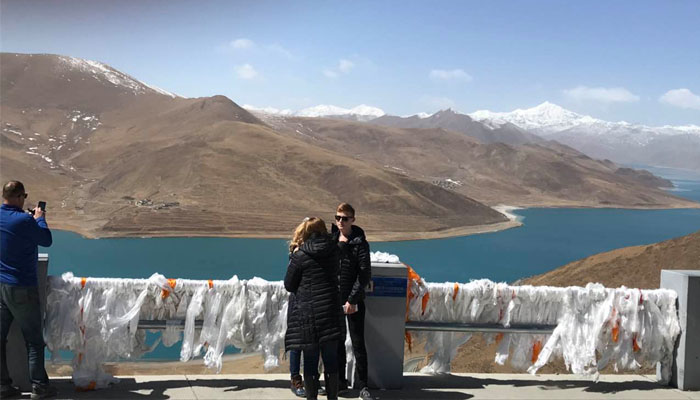  Lake Yamdrok 