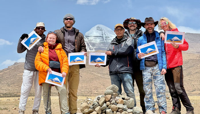 visit Kailash Manasarova with our professional tour guide