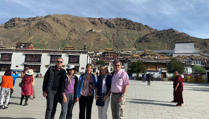 Visit the famous Tashilhunpo Monastery