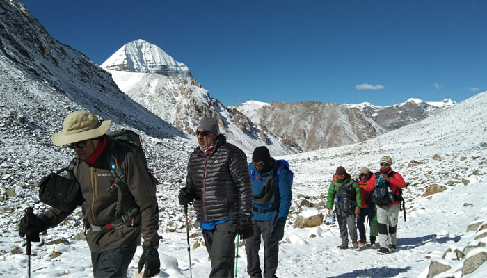 Get to Mount Kailash by air from Lhasa