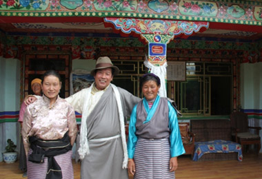 You will have a chance  to visit a local Tibetan family.