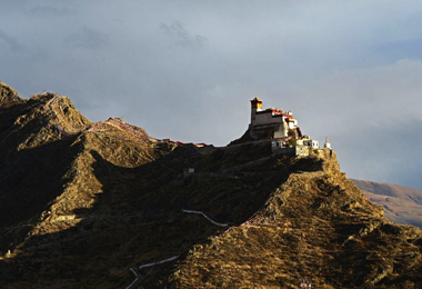 Yumbulakang: the first royal palace built for the 1st Tibet king
