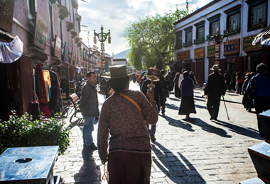 Tourists can see many pilgrims circling Barkhor street.
