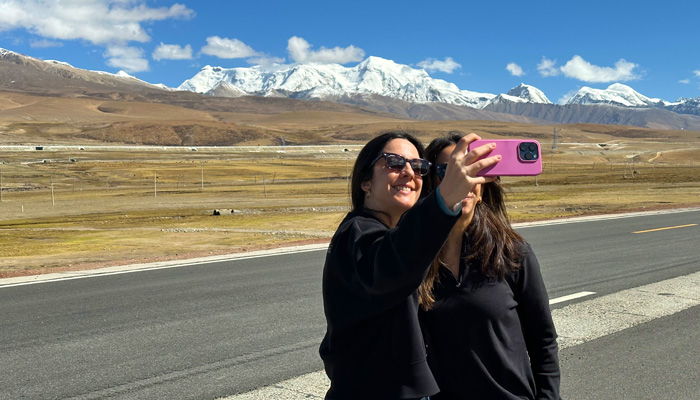 Overland road trip from Lhasa to Nagqu