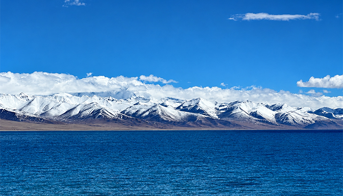 Namtso Lake with dramatic mountain scenery