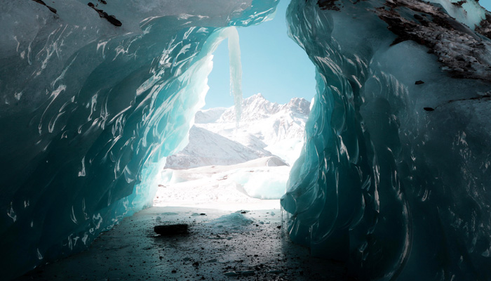 Nyingchi Laigu Glacier ice cave