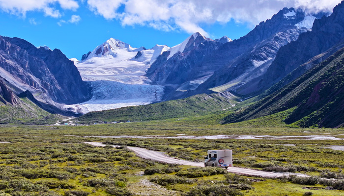 Nyingchi Midui Glacier