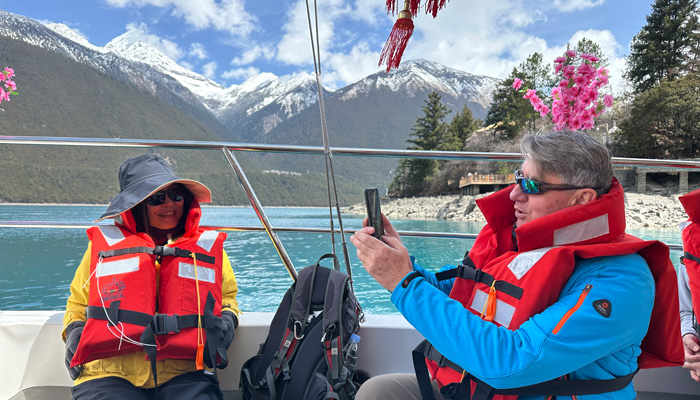 Boat Cruise on Basum Lake in Nyingchi Boat Cruise on Basum Lake in Nyingchi