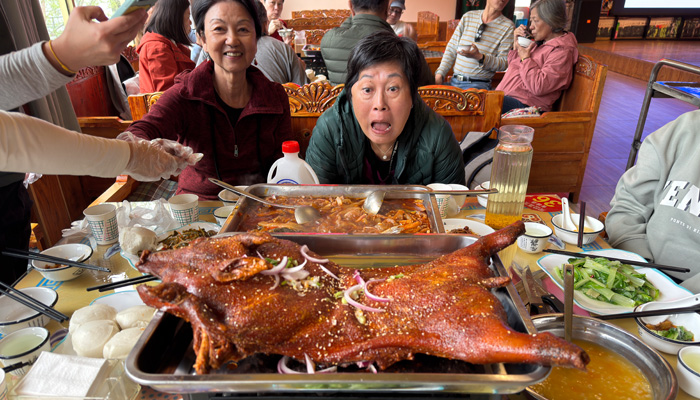 the Roast Tibetan Fragrant Pig in Nyingchi the Roast Tibetan Fragrant Pig in Nyingchi