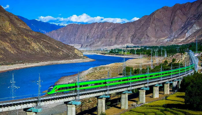 Lhasa to Nyingchi high-speed train