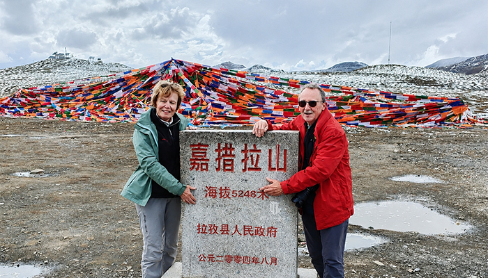 Gyatso La Pass viewpoint in Tibet Himalayan range