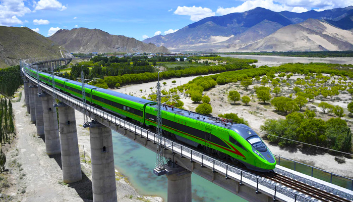 Lhasa to Shigatse train