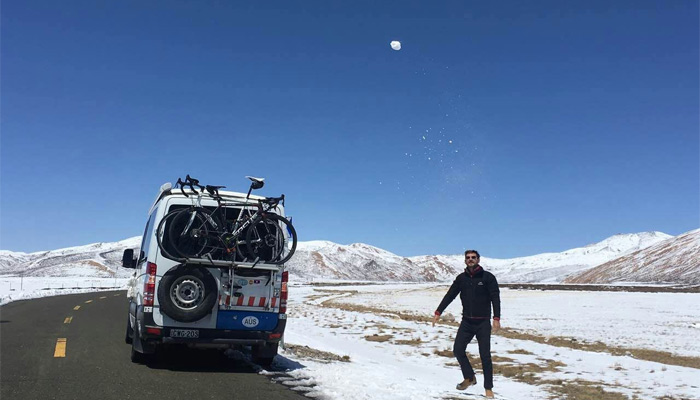 Cycling from Lhasa to Everest Base Camp