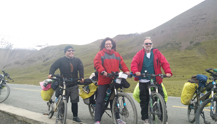 Cycling from Lhasa to Ganden Monastery