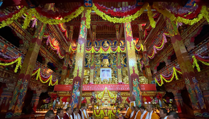 Tsongkhapa Buddha statue